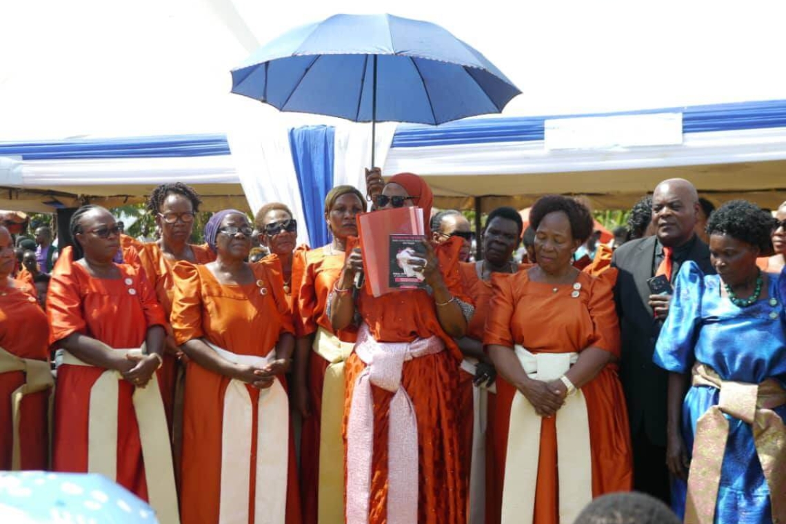 Minister Mariam Nkalubo addressing the mourners Minister Mariam Nkalubo addressing the mourners